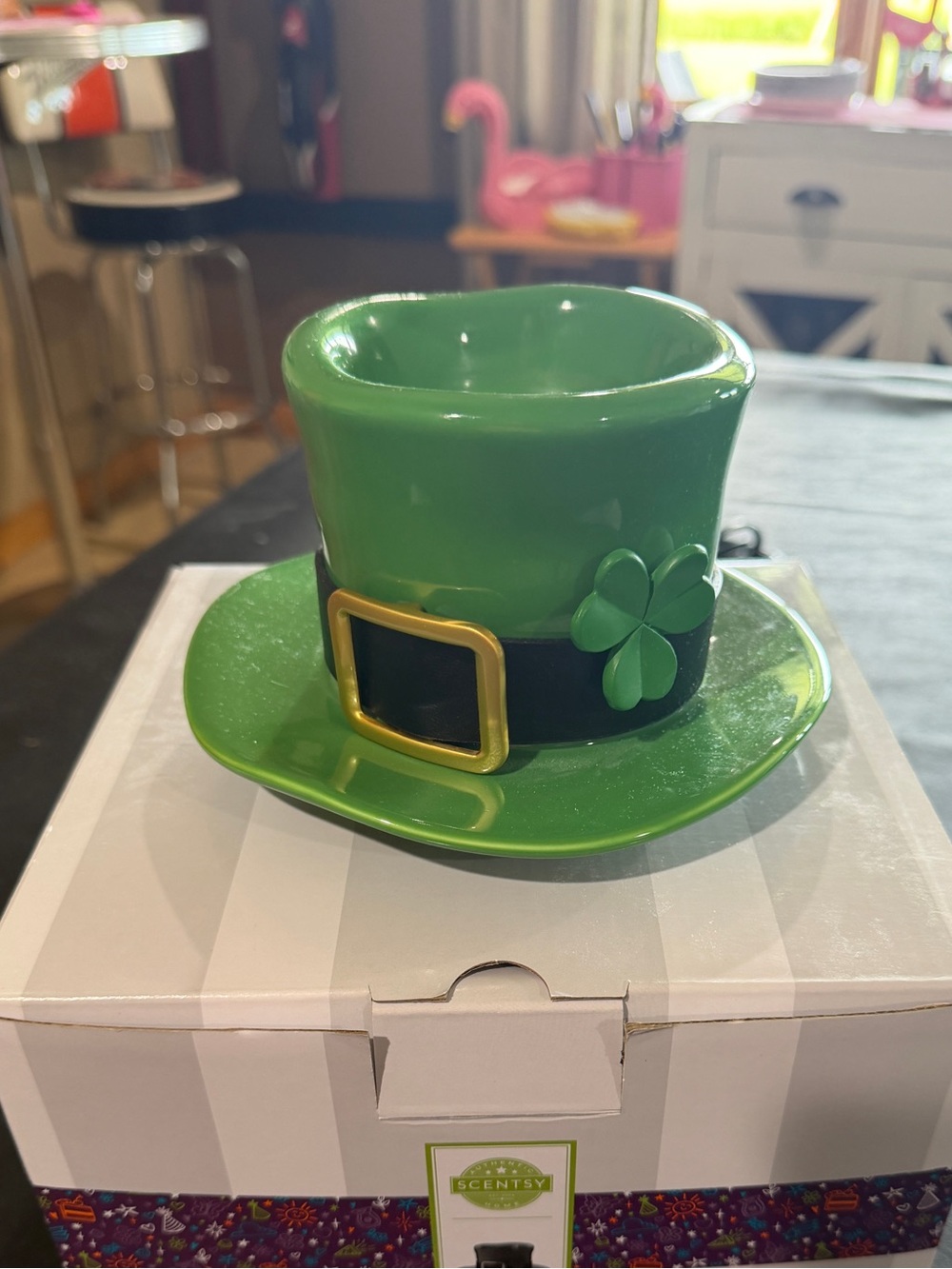 Scentsy Green Leprechaun Top Hat Wax Warmer with Black Band and Gold Buckle